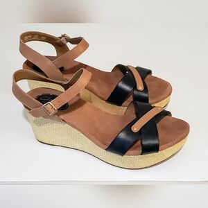 Clarks Artisan Caslynn Regina Leather Wedge Sandals Size 10W Tan Black